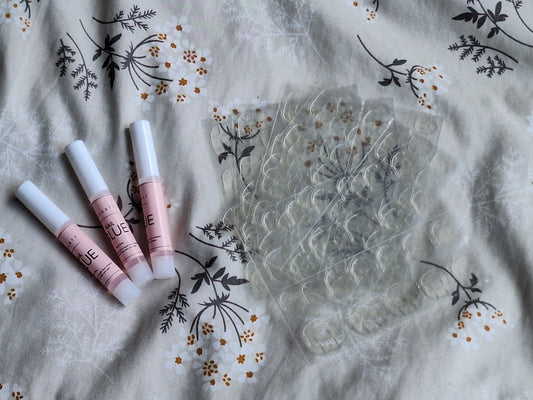 Nail Glue vs. Adhesive Tabs: Which One Is Right for You?